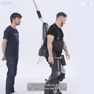 699K views · 10K reactions | 料 Cet exosquelette permet aux personnes paraplégiques de marcher à nouveau !  L’entreprise française Wandercraft a créé un exosquelette de marche doté d’une intelligence artificielle nommée Atalante X. ‍⚕️ Cette invention permet d'accompagner les personnes handicapées ou en rééducation durant leur parcours médical. | Science & Vie | Facebook