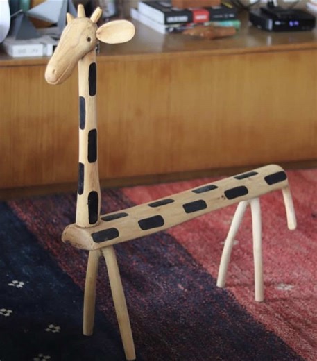 Processo de hoje na cabeça da girafa que será um banco de madeira #madeira #escultura #artesanato #girafa #banco