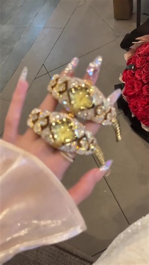 2025 Luxury Ladies Watches: Style and Elegance