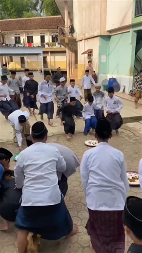 202K views · 4.3K reactions | ASMR ayam lagi makan | Yon Yoshi | Facebook