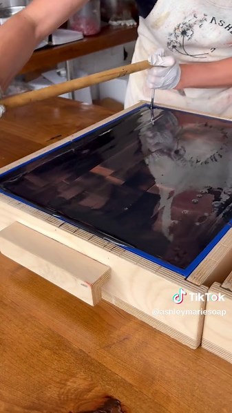 Mastering Soap Making: Perfect Swirls Technique