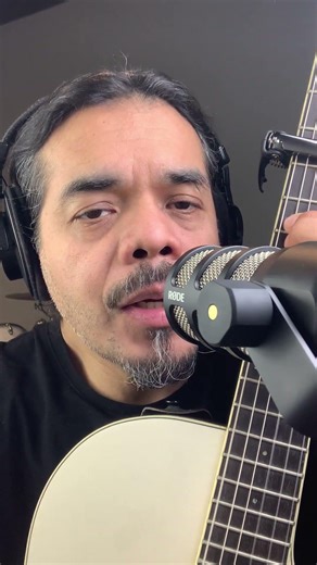 How to connect guitar and vocal microphone to iPhone Zoom Ams24 #shorts