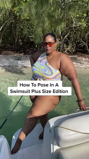 How to pose in a swimsuit Plus size edition 😉 #howtopose #posetips #bikinipose #posesideas #plussizeedition #plussizehack #bodypositivity #beachphotos