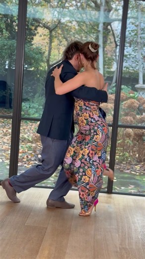 Tango Classes Milongas London & Online School | 𝗛𝗼𝘄 𝘁𝗼 𝗽𝗿𝗮𝗰𝘁𝗶𝗰𝗲 𝗧𝗮𝗻𝗴𝗼 𝘀𝗼𝗹𝗼: 𝗲𝘅𝗲𝗿𝗰𝗶𝘀𝗲𝘀 𝘁𝗼 𝗶𝗺𝗽𝗿𝗼𝘃𝗲 𝘆𝗼𝘂𝗿 𝗯𝗮𝗹𝗮𝗻𝗰𝗲 𝗮𝗻𝗱 𝗺𝘂𝘀𝗶𝗰𝗮𝗹𝗶𝘁𝘆 💃🕺 Did you know you can improve your tango even when you’re... | Instagram