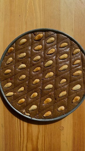 Nada’s kitchen 🥦 on Instagram: "Sellou sans gluten La base pour le ramadan. Je préfère cette version sans gluten grâce au millet et au sarrasin qui ajoutent des notes de noisettes particulièrement savoureuses après torréfaction. La recette est détaillée sur mon blog, avec mes astuces pour un sellou sans gluten délicieux mais aussi une version ultra-rapide. Le lien est dans ma bio ♥️ Je t’invite vivement à essayer les mini sellou enrobés de chocolat, ça se marient super bien 🤗🥰 #ramadan2024#se