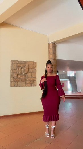 Stunning Maroon Dress Lookbook: Omila Silatile Style