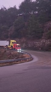 4M views · 25K reactions | Wow  traila ko kaise lekar ja raha hain #fbviral #driverslicense #drivinglessons #reels #trucklover #viral #drivers #Amazing #truckdrivers professional drivers | Trucks and cars 786 | Facebook