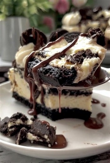 🍪🍫 No-Bake Oreo Cheesecake – The Ultimate Choco-Lovers’ Dream 😍💥 📝 Ingredients (Serves 8) Crust: 24 Oreo cookies (crushed) 5 tbsp melted butter 🧈 Cheesecake Filling: 16 oz cream cheese, softened 1 cup powdered sugar 1½ cups whipped cream or heavy cream (whipped until fluffy) 1 tsp vanilla extract 10 crushed Oreos 🍪 Topping: Whipped cream Whole Oreos for decoration Melted chocolate drizzle 🍫 --- 👩‍🍳 Instructions 1. Make the crust: Mix crushed Oreos and melted butter. Press into a spring