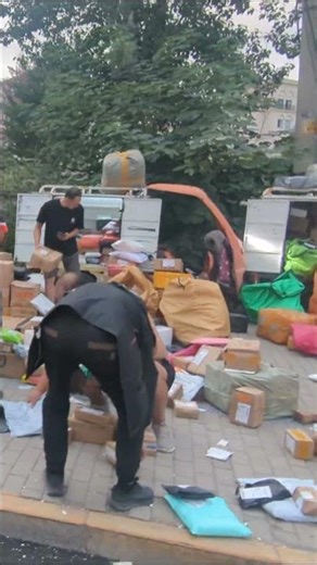 Express parcel sorting #expressdelivery #parcelsorting #packagedelivery