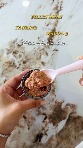 [Feature] 🐱 Real fillets. Honest ingredients. German-made perfection. Dogs’n Tiger wet cat food turns every meal into a gourmet experience your cat will love. 🌿✨ 🛍️ Available exclusively at Pet Lovers Centre, in-store or online at https://www.petloverscentre.com/dogsntiger #PLCSingapore #DogsNTiger #FeedThemWell | Pet Lovers Centre Singapore