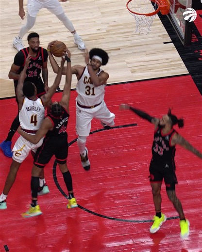 Raptors fans are trying wayyyyy too hard at this “trash talk” thing.Picking clips from a half decade ago is shameless behavior and btw, this play ended up as a jump ball.