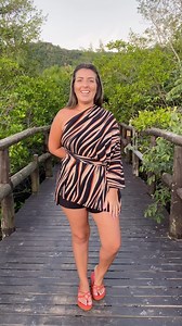 • Faz tempo que não aparecemos por aqui com nossa 1001 formas CURTA, então vamos aproveitar que estamos iniciando um feriadão para atualizar nosso tutorial. 🤎🐆 • Eai qual modelo você mais gosta de usar? • 💰Saída 1001 curta estampada R$50,00 🔗 Compre através dos links disponíveis na página inicial. | 1001 Formas Floripa