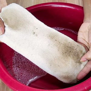 7.4M views · 47K reactions | The housewife taught me how to remove dirt from my socks without rubbing, quick and easy!! | Recipes of Drika | Facebook