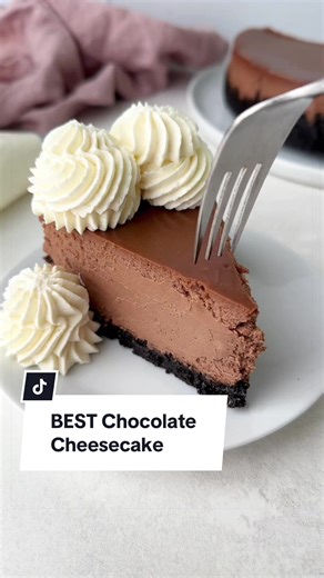 Yes, really – this is the BEST Chocolate Cheesecake Recipe! It’s perfectly rich, creamy, and bakes up with no cracking and no water bath needed. This is the easy way to perfectly bake a cheesecake! Recipe l1nk in bio. #cheesecake #cheesecakerecipe #cheesecakelovers