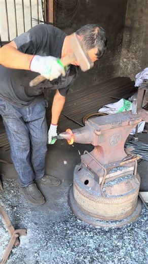 hand-made circular dog's mouth clamp