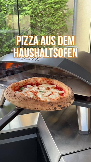 Perfekte Pizza im Haushaltsofen?🤔 So gehts!🍕 Anzeige - Gebacken habe ich auf dem neuen @teichners.de Backstahl.😍 ✔️maximaler Hitzespeicher ✔️brutale Wärmeleitfähigkeit ✔️geringe Aufheizzeit ✔️perfekte Kruste jedes Mal ❗️Aktuell laufen bei @teichners.de die Blackweeks. Es gibt bis zu 33% Rabatt und Gewinne im Wert von über 7000 Euro!😍 Schaut gerne bei www.teichners.de vorbei.☺️ 1️⃣Backstahl ins obere Drittel legen, Ofen auf 250°C, oder wenn möglich mehr bei Ober-/Unterhitze 20 Minuten vorheiz