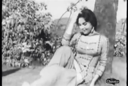 28K views · 1.1K reactions | Itna To Kah Do Humse(Hemant Kumar, Lata Mangshkr) Music: Kalyanji-Anandji, Lyrics: Indeevar Movie: Saheli (1965) | Classics | Facebook