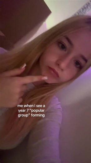 Observing the Formation of Popular Groups in School