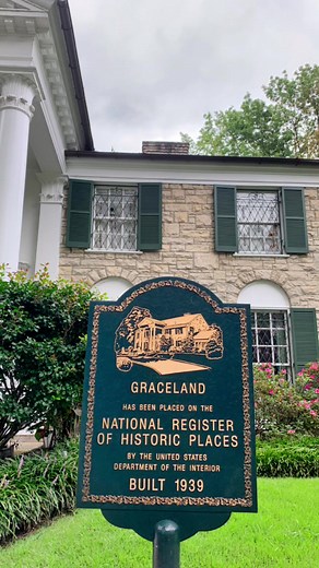 Exploring Graceland: A Virtual Tour of Elvis Presley's Iconic Home in Memphis