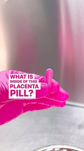Juliane Marie Corona- PLACENTA ENCAPSULATION on Instagram: "{ see not so gross } ……………………………. This is what is inside of a placenta capsule 💊 It’s not bloody. it’s not gory. it’s not gross. IN FACT, it’s cute, it’s pink, it’s bubblegum flavored 🤤 Now let me ask you a question, do you think you could stomach this? Especially if you knew that you could: avoid postpartum depression 😢 Increase you milk 🍼 balance your hormones ⚖️ Increase your energy 🏃🏻‍♀️ Help you lose the weight faster 💪🏻 En