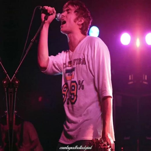 it feels slightly illegal and maybe wrong to edit damon to elastica but like it’s ok #fyp #britpop #damonalbarn #edit #blur