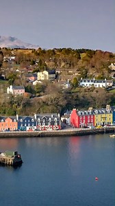 🎨 Tobermory — the most colorful harbor in Scotland! Bright houses, peaceful waters, and island charm all around. ⛵ #Tobermory #IsleOfMull #Scotland #ColorfulPlaces #ScottishIslands | Amazing World