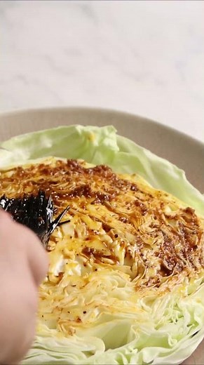 These spicy air fryer cabbage steaks are SO EASY! #shorts #mustwatch #airfryerrecipes
