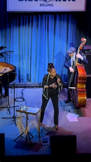 Catherine Russell, 68, a jazz singer who once shared the stage with music legend David Bowie, has returned to China for a performance after many years. This must be what a golden voice sounds like! #ChinainTune #jazz #CatherineRussell #CultureShared #ChinaTravel #BetterLife | China Plus Culture