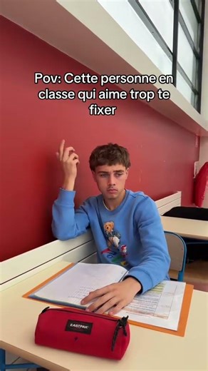pov: cette personne en classe qui aime trop te fixer 🤣🤣🤣🤣#school #faitepercer