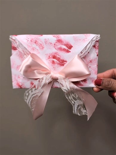 DIY Love Letter with Kisses: A Cute Gift Idea