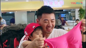 笑哭！“坑爹”萌娃小九和Lucky都给爸爸买了女士内裤和胸罩？！ 😂Naughty kids Little Nine and Lucky both bought female underwear and bra for their fathers?! 【想想办法吧！爸爸 Get Smart! Dad】 📺Watch【Get Smart! Dad】on YouTube👉https://bit.ly/3E4G0mJ #GetSmartDad #想想办法吧爸爸 ❤️ #YOUKU #优酷 | 优酷Youku