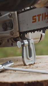 1.4M views · 5K reactions | Due passaggi in uno per un'affilatura sicura ed efficiente. 漢 Ecco il Portalime STIHL 2-in-1, strumento per una rapida affilatura del dente e del calibro di profondità delle catene, comprende lima tonda e piatta. | STIHL | Facebook