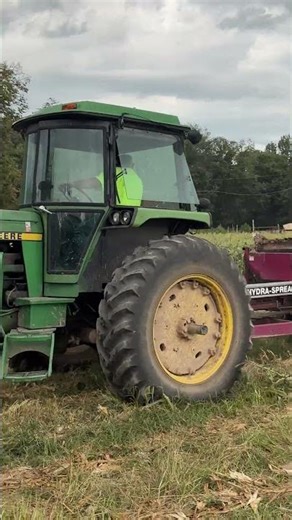 Fertilizing the field for cover crop with the JD4040 4 Sept 25