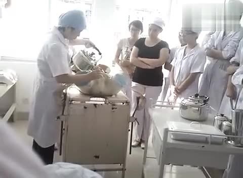 女性外阴消毒视频