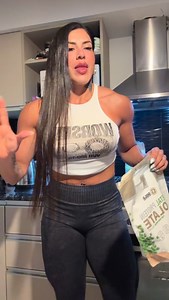 Las podes pedir en @entreno.com.ar CÓDIGO LAURA24 Tenes descuento 😎 ISO GOLD PROTEÍN HIDROLIZADE CHOCOLATE (MEDIO SCOP) Y LAS DE ORIGEN VEGETAL JUST PLANT STAR NUTRICIÓN Y VEGETAL PROTEÍN ISOLATE LIBRES DE AZÚCAR,LACTOSA Y BAJA EN CARBOS Proteína libre de lactosa Qué cambia: • Evita gases, hinchazón, diarrea y dolor abdominal en personas con intolerancia a la lactosa. • Se digiere mejor que una whey común (con lactosa). Para quién es ideal: • Intolerantes a la lactosa • Personas con colon irrit