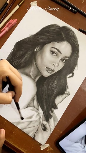 Ivana Alawi drawing in one minute 🤎 #ivanaalawi #portrait #drawing | Art by Jazzy