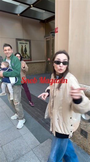 Oyuncu çift Zeynep Tuğçe Bayat ve Cansel Elçin, önceki City's Nişantaşı'nda görüntülendi. Bir yaşındaki bebekleri Atlas ile birlikte cadde turu yapan ikili, “Bugünümüzü Atlas’a ayırdık” dedi. #canselelçin | SnobMagazin