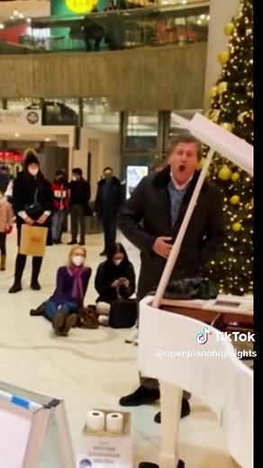 Nessun Dorma Flash Mob at Shopping Mall