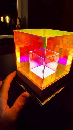 Lichtbrechender Unendlichkeitswürfel mit 3 dimmbaren Lichtmodi