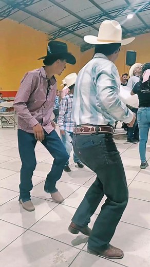 2.6M views · 41K reactions | #videosvirales #BotasDeCuero #bodas2025 #Fotos #sombreros #bailes #rancho Felix U Gomez Luna Fotografía  | Luna Fotografía | Facebook