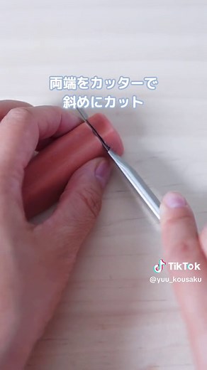 【使ったもの】 ・セリア/ ダイソー 樹脂ねんど 白 ・水彩えのぐ 赤、茶、白、黄 ・ボンド 投稿に出てきた道具は楽天ルームに載せています（プロフィールからチェックしてね） ーーーーーーーーーーーーーーーー #オタ活グッズ #推し活グッズ #100均diy #ダイソーdiy #セリアdiy #ガチャガチャ #ガチャ #ミニチュアフード #無印ガチャ