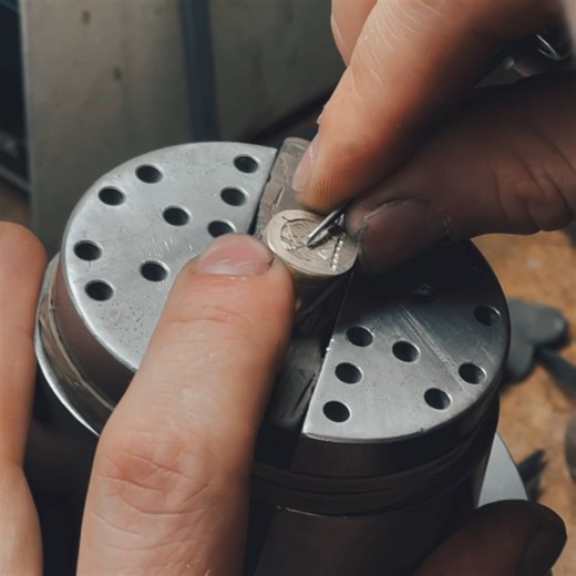 See full reel here: https://www.instagram.com/reel/C8ew929oBPt/ 🐢 | Dexter Signet Rings