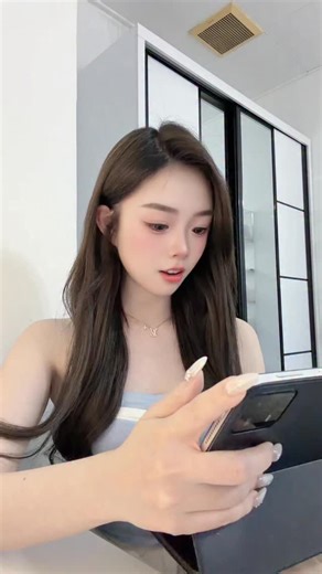 Kei 🤍 on Instagram: "Urbania🍷您的生活服务平台 让你的专业从今天开始变现！💵 官网🌐 https://www.urbaniamalaysia.com/cn/artists/ iOS : UrbaniaArtist （创业端） 📱各大手机应用商店Search: UrbaniaArtist 即可下载⏬ Android UrbaniaArtist (创业端）下载⏬总链： https://downloads.appurbania.com/apk/urbania-artist.apk @urbaniamalaysia @urbania_alex"