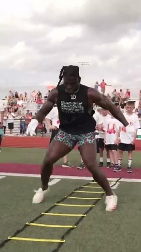 The SPEED of Tyreek Hill 😲