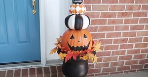 Faux Stacked Pumpkin Topiary Idea