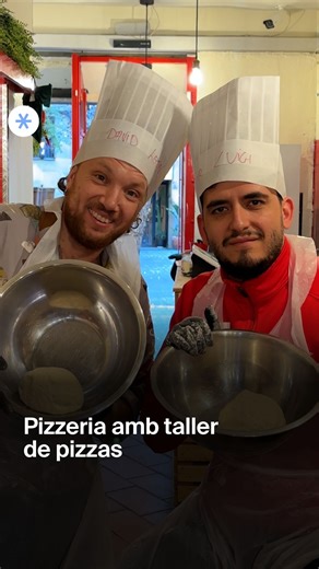 Barcelona Secreta on Instagram: "En @david_leon_himelfarb se’n va anar a la primera pizzeria de Barcelona on fer un taller de pizza i preparar tu mateix la pizza napolitana que et menjaràs després. Planasso.🍕 I tu, amb qui faries aquest taller?🤝 #gastro #barcelona #pizzeria #taller"