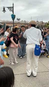 水やり中に🐝ハチが来た💦②ファンカストしらすさん#ファンカスト #ディズニーシー25周年 #アメリカンウォーターフロント#しらすさん#シラスさん