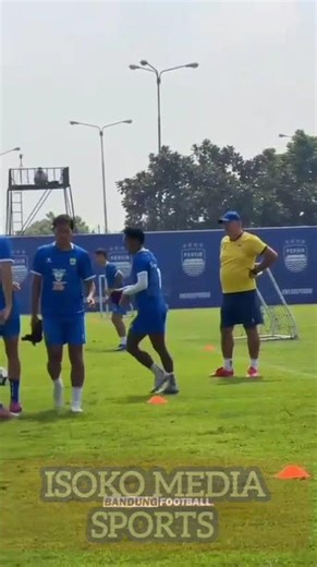 Bandung power in training—focus, fire, unity. Maung ready to roar! #ISOKOMEDIA #Persib