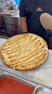 Pineapple Guava Pizza 🤤🍕🍍 White sauce base, mozzarella cheese, pineapple, guava glaze. | Foody Fetish