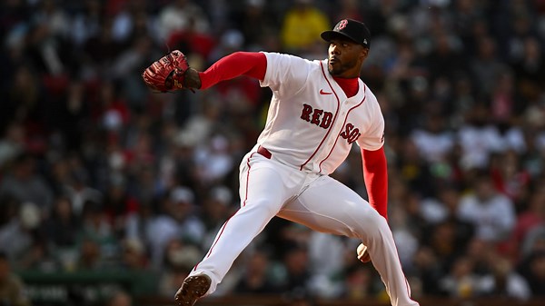 Aroldis Chapman passes Jonathan Pabelbon in saves